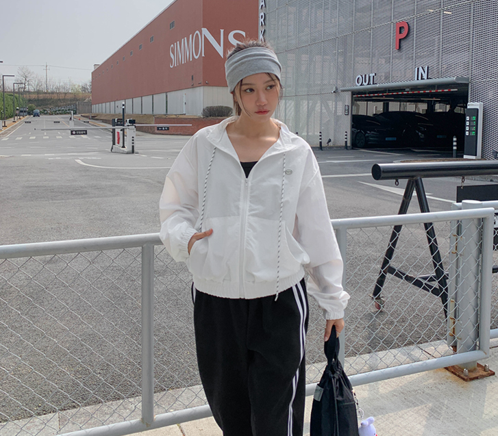 This nylon string windbreak jumper