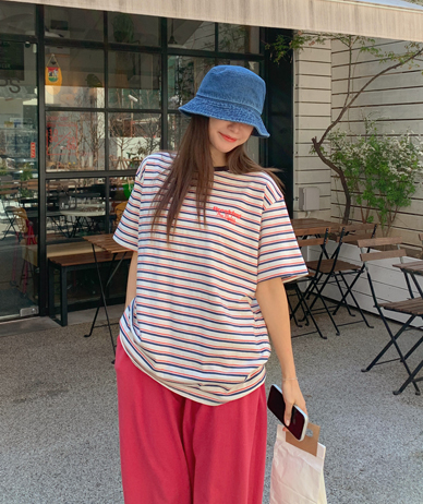 Today's color combination striped short T-shirts
