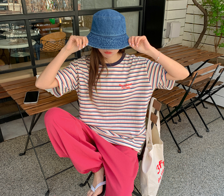 Today's color combination striped short T-shirts