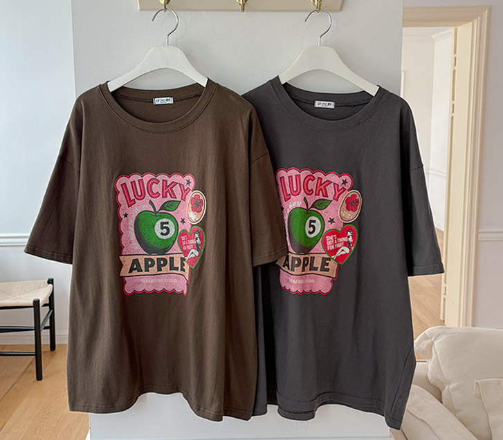 Old-school luck apple print short sleeves T-shirt