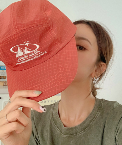 Alpine Embroidery Check Cap