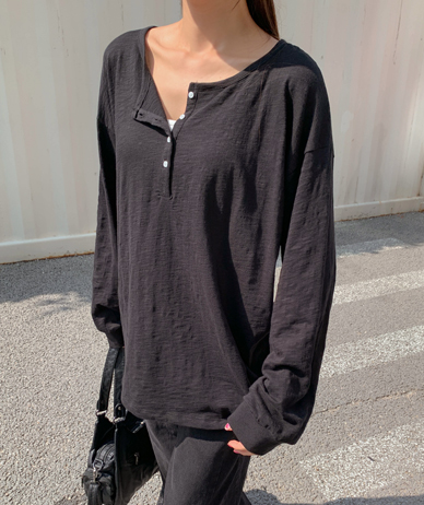 Naki Button Slave Long-sleeve T-shirt
