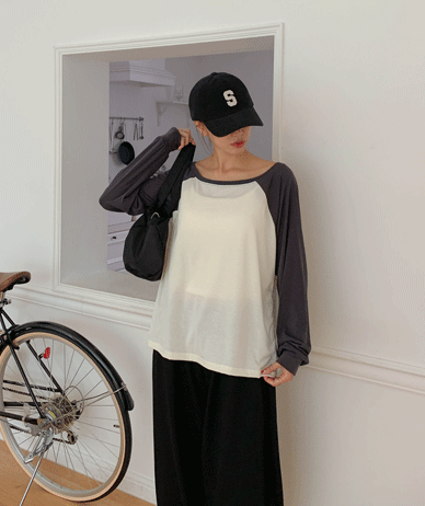 Pokey Off-shoulder nagrang T-shirt
