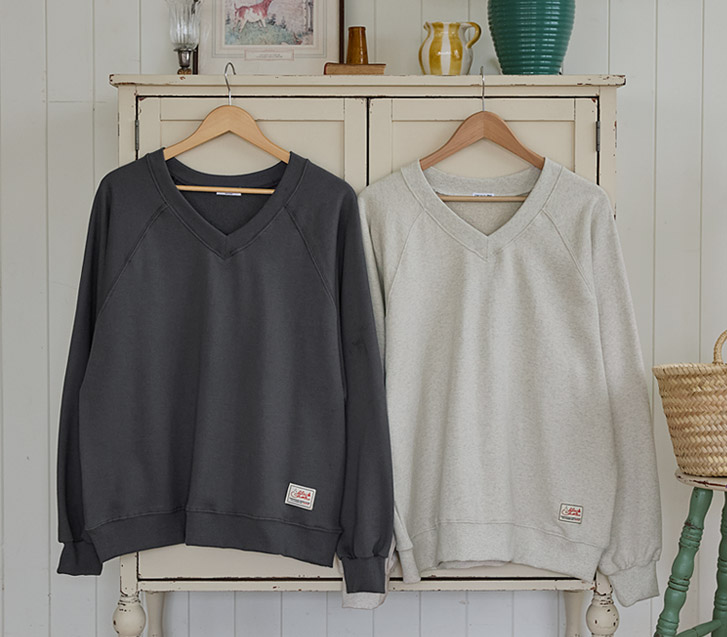 Turning V-neck Patch Nagrang Sweatshirt