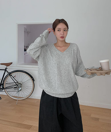 Luna Fine V-neck Long-sleeve Knit