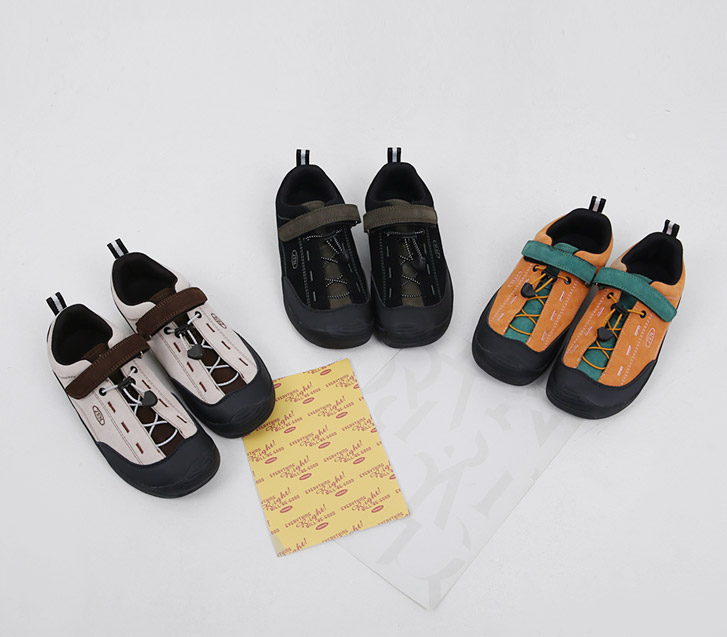 Chayler color combination trekking shoes