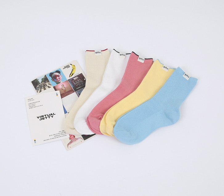 Two-tone patch socks