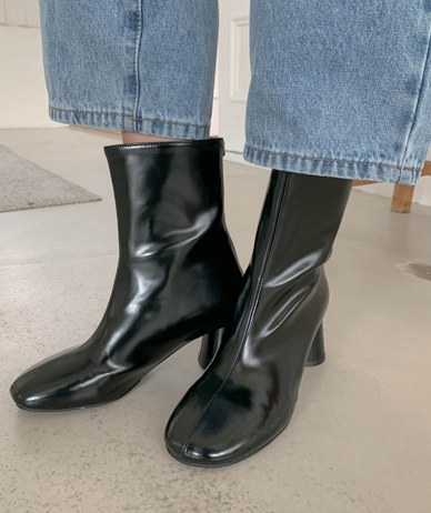 Glossy long boots