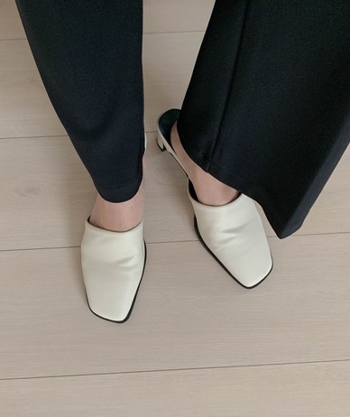 Luna square shape middle heel shoes