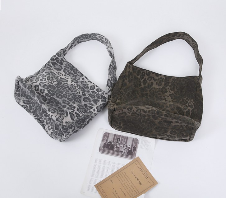 Cash Leopard Canvas bag