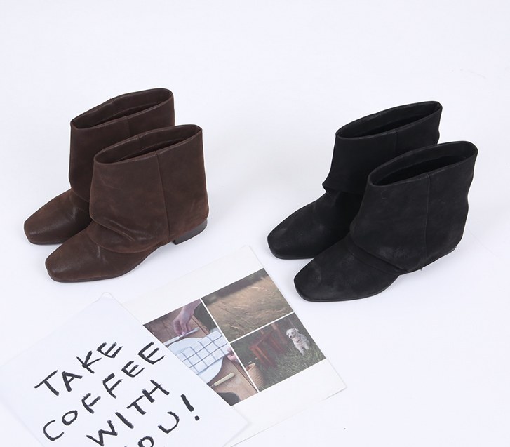 Naked Suede Boots (Model wearing size 240.245)