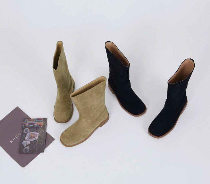 Dell Suede Harp Boots (model wearing size 240)