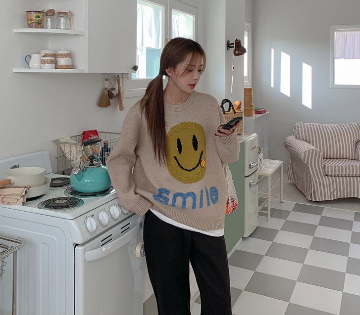 Smile Patch Raund neck Knit