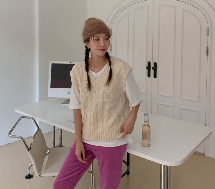 Peace V-neck Twiddle Wool Knit Vest