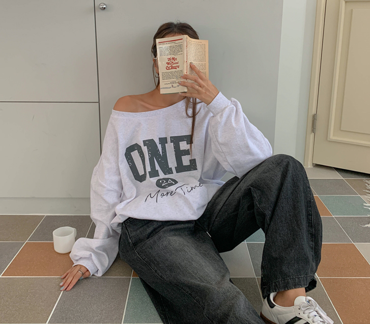 More Nayeom One-Shoulder Long-Sleeve T-shirt