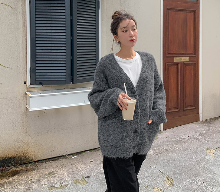 Soft V-neck overfit wool cardigan