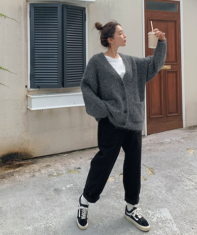 Soft V-neck overfit wool cardigan