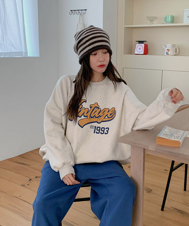 Vintage 1993 Lettering Sheepskin Sweatshirt