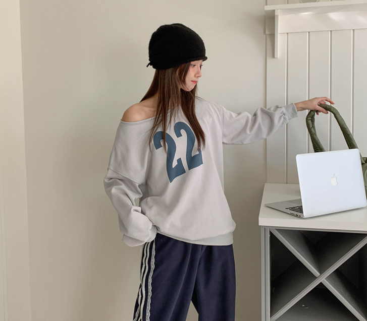 22 Printing Off shoulder Sweatshirt