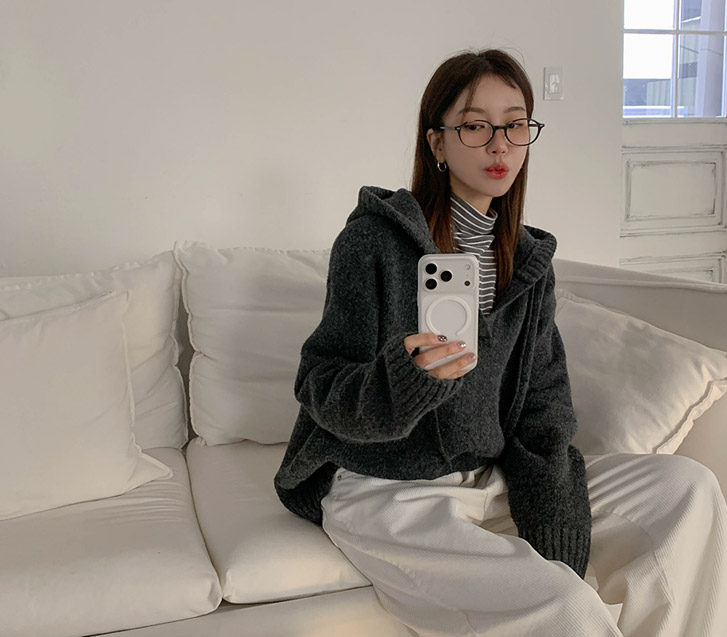 Soft V-neck Hood Knit