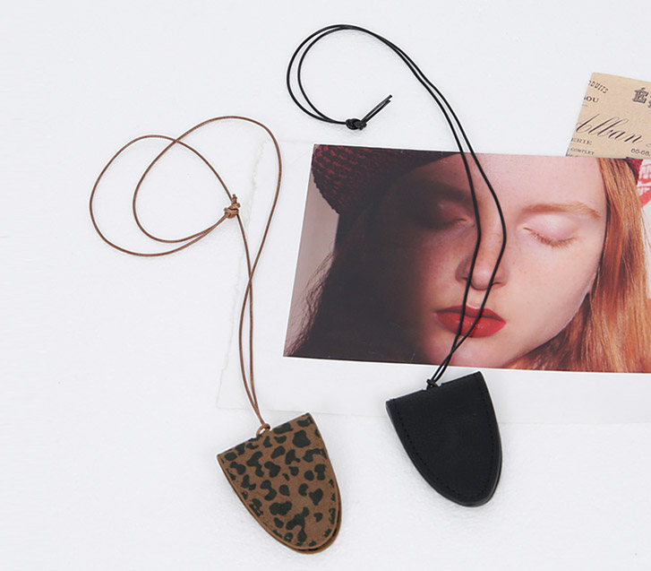 Knock Leather Glasses Necklace