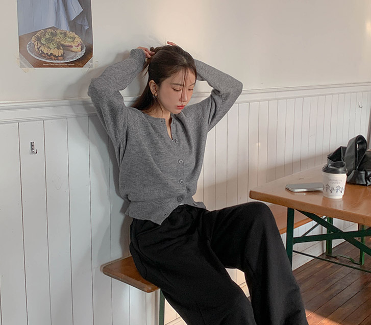 Daigle Raund neck Knit Cardigan