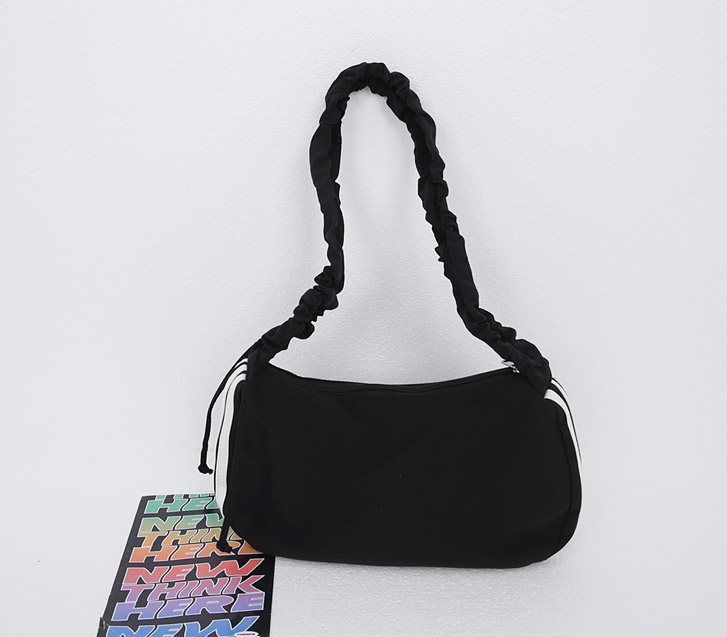 Akle Three-Line Shirring Cross Bag
