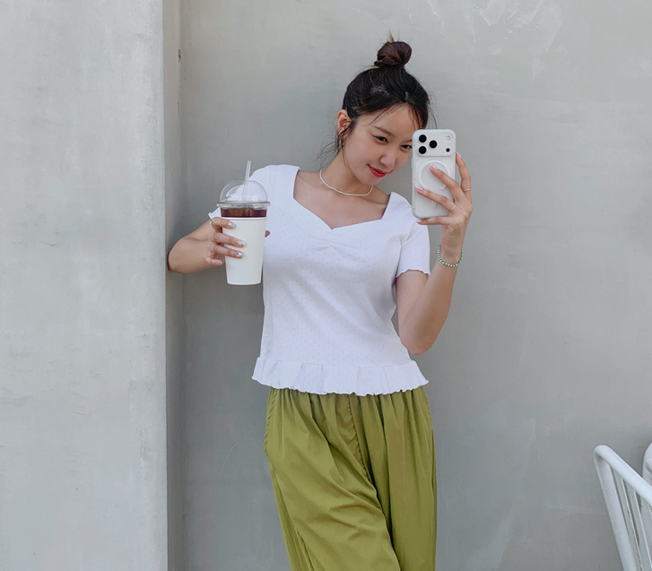 Annie Eyelet Punching Shirred V-neck Short T-shirts