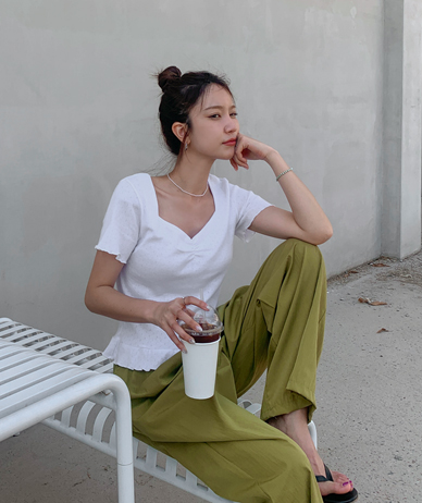 Annie Eyelet Punching Shirred V-neck Short T-shirts