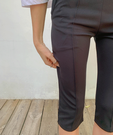 High-Banding Pintuck 3/4 Length Capri Pants