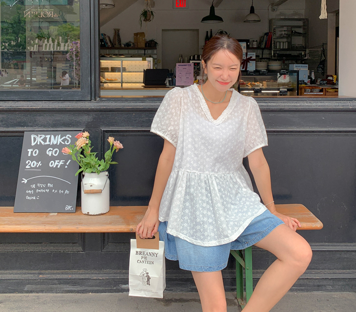 Sets Punching Race V-neck Blouse