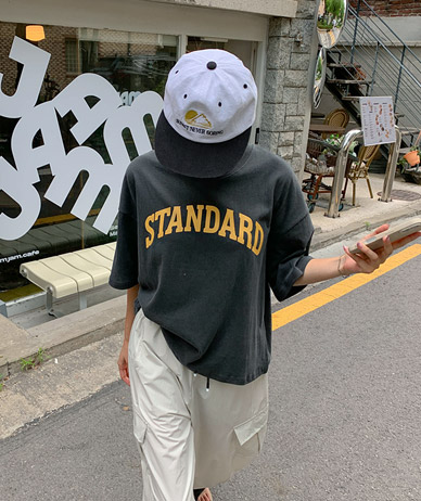 Standard Lettering Semi-Crop Short Sleeves T-shirt