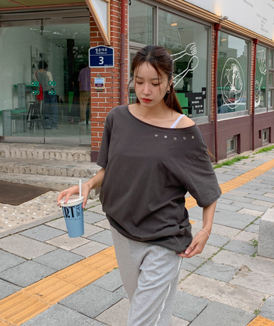 Eyelet Off shoulder Short-sleeve T-shirt