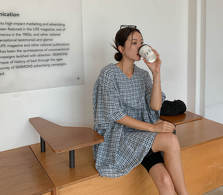 Tiled V-neck Puff Check Freel Blouse