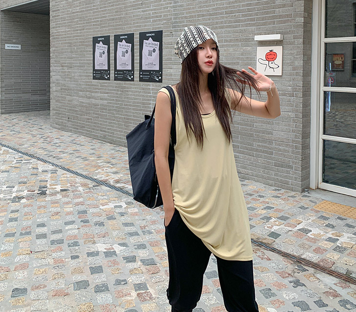 Bunny U-neck long sleeveless top
