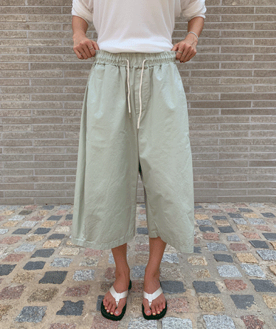 Way Washing Curved Banding 3/4 Bermuda Shorts