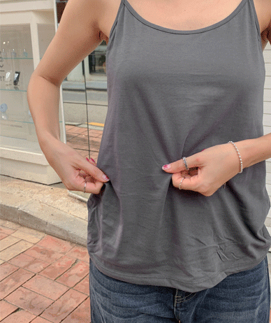 Mekki U-neck tank top