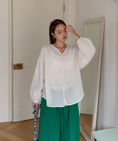 Sez Puff V-neck Blouse