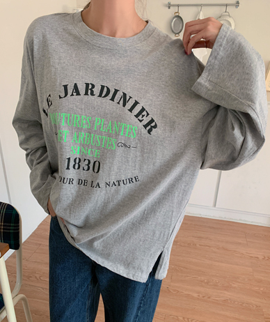 Jardine Lettering Print Slit Long Sleeve T-shirt