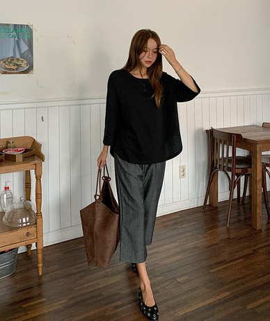 Tiled Button Round Hem 3/4 Sleeve T-shirt