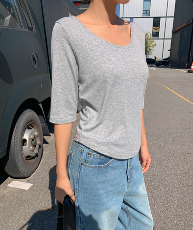 Arc U-neck 3/4 sleeve T-shirt