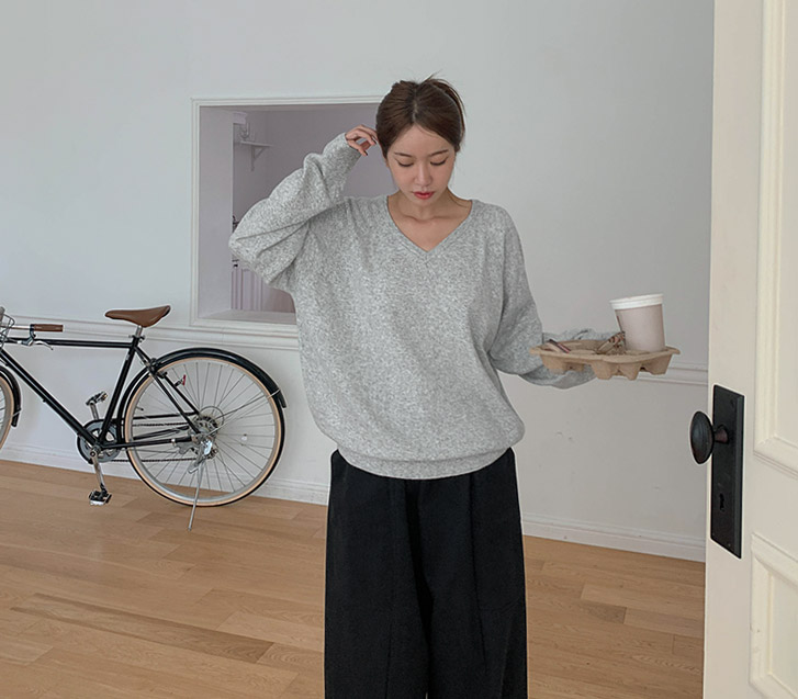 Luna Fine V-neck Long-sleeve Knit
