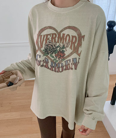 More Heart Printed Pigment Long-sleeved T-shirt