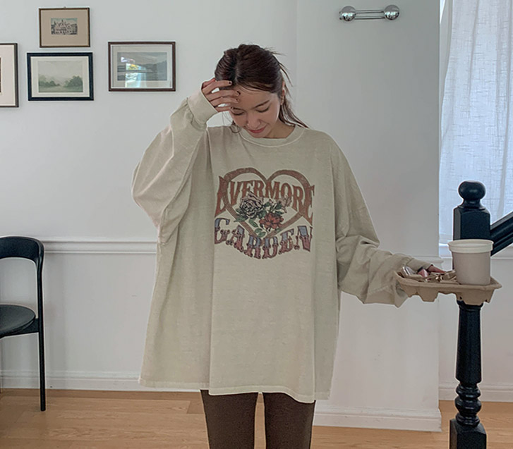More Heart Printed Pigment Long-sleeved T-shirt