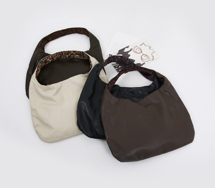 Mute Pouch Hopi Reversible Shoulder Bag