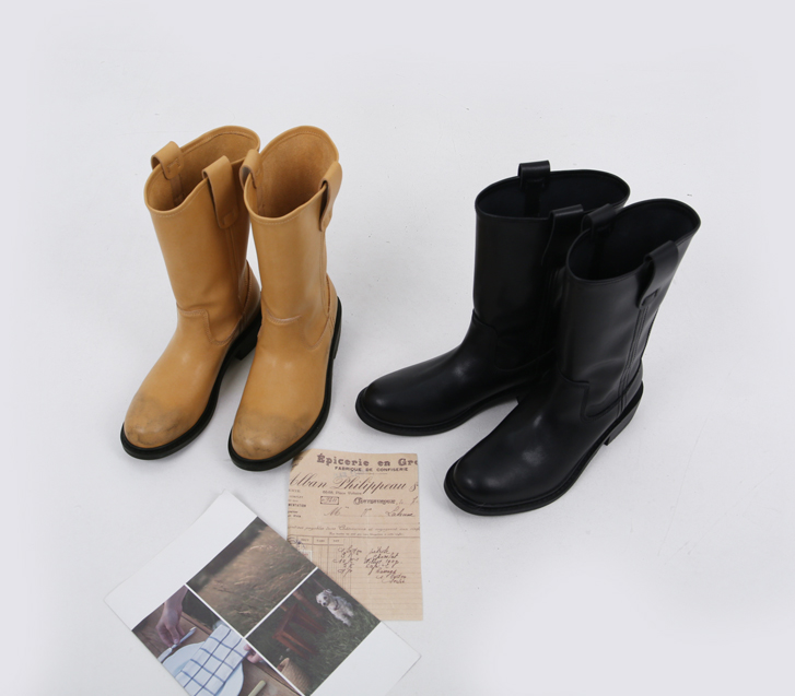Miu Leather Long Boots (Model wearing size 240)